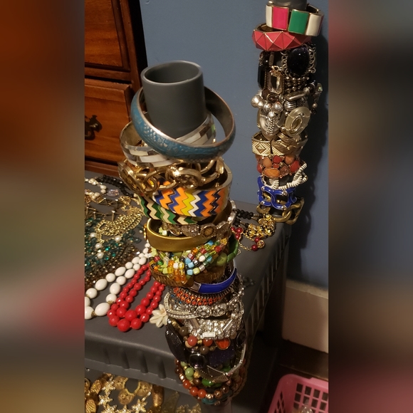 IMPRESSIVE Vintage/Modern Jewelry! Never Before Seen items! - Picture 11 of 16